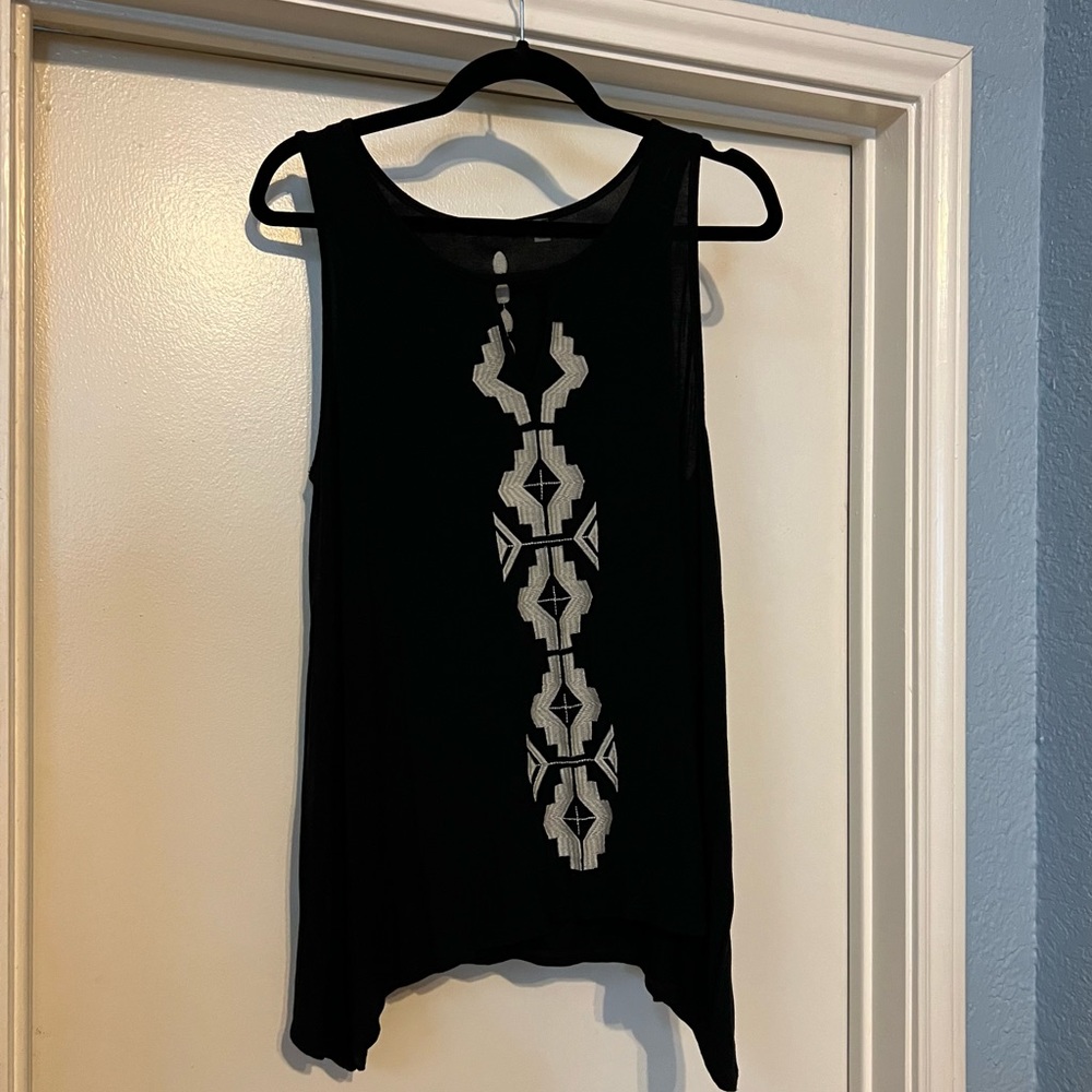 FYLO sleeveless tunic top - black with off white embroidered design